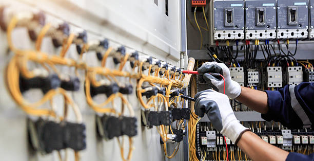 Professional Electrician technician working in Pinewood, FL